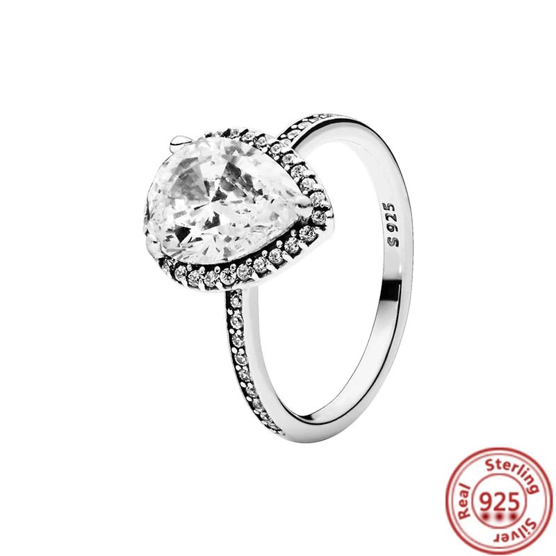 Anillo con circonitas y piedra en forma de gota