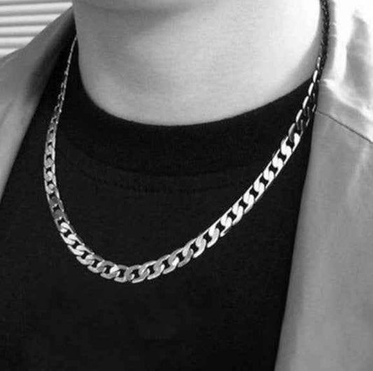 Fashionable silver jewelry necklaces
