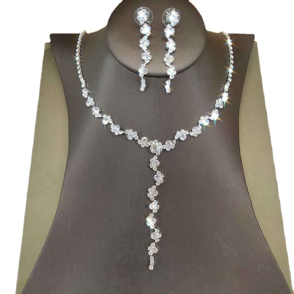 A Silver Tassel Necklace Set