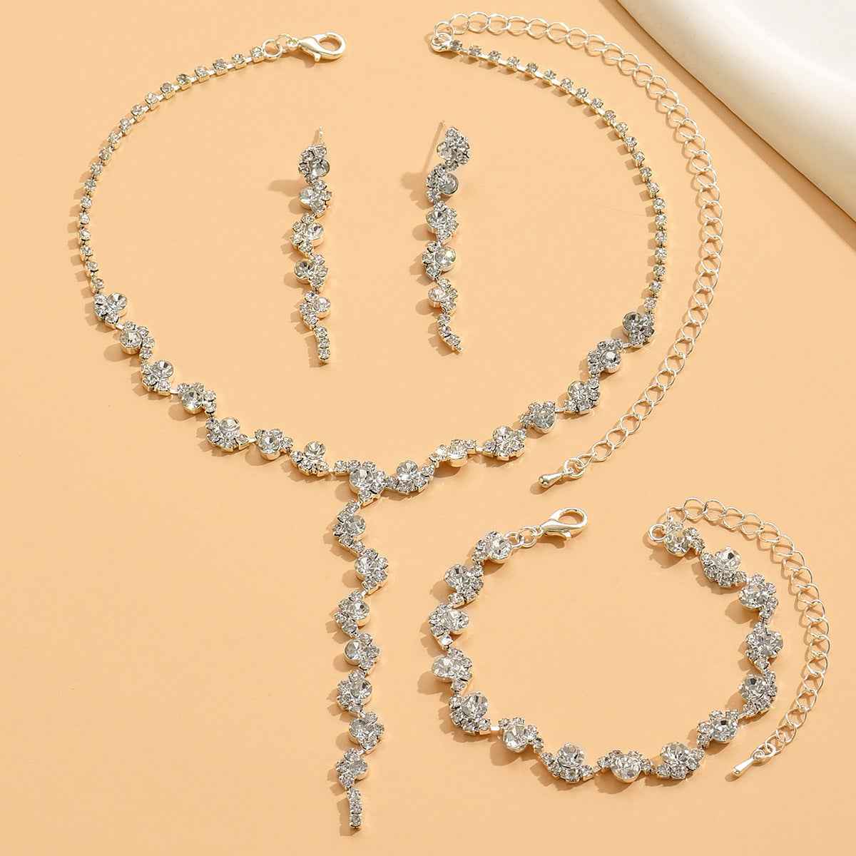 A Silver Tassel Necklace Set