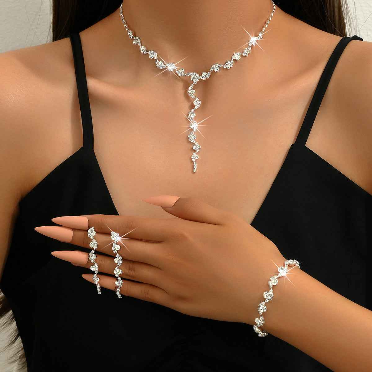A Silver Tassel Necklace Set