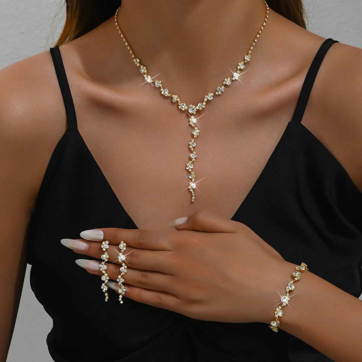 A Silver Tassel Necklace Set