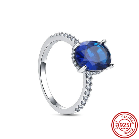 Anillo con piedra azul y circonitas