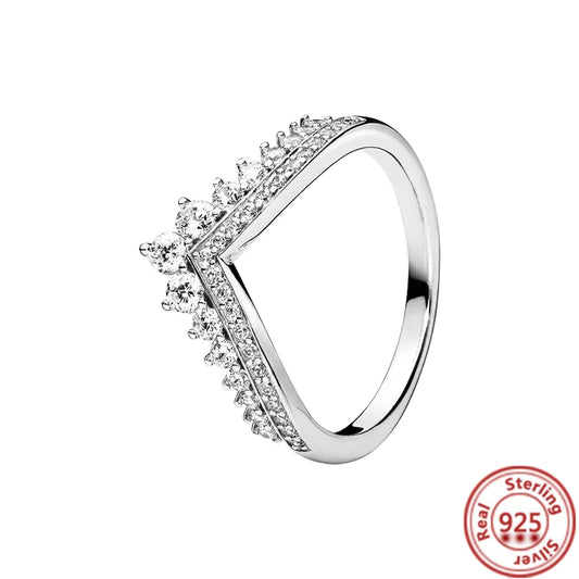 Anillo en forma de corona, con circonitas